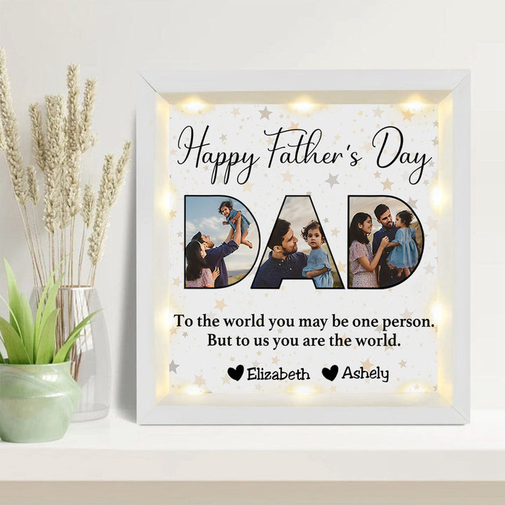 Gepersonaliseerde lichtgevende fotolijst van MDF als uniek Vaderdag cadeau met familiefoto.