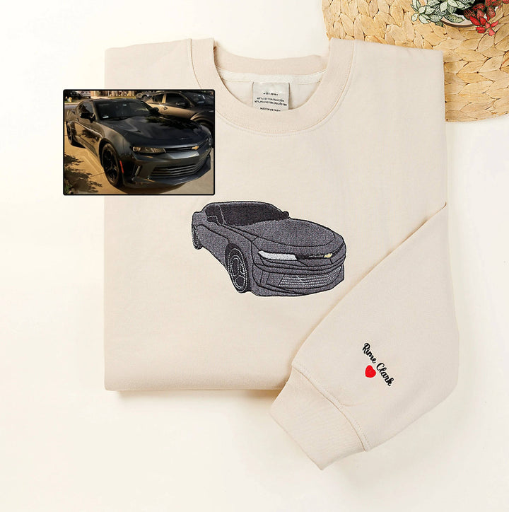 Unisex sweatshirt met custom auto borduurwerk. Perfect gepersonaliseerd cadeau voor Vaderdag of verjaardag.