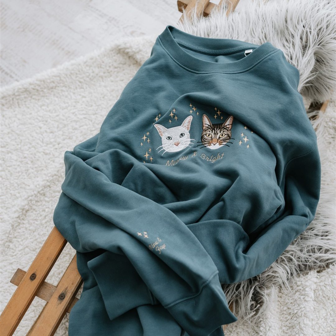 Stijlvolle unisex kersttrui met op maat gemaakt geborduurd huisdierportret; een persoonlijk en warm sweatshirt.