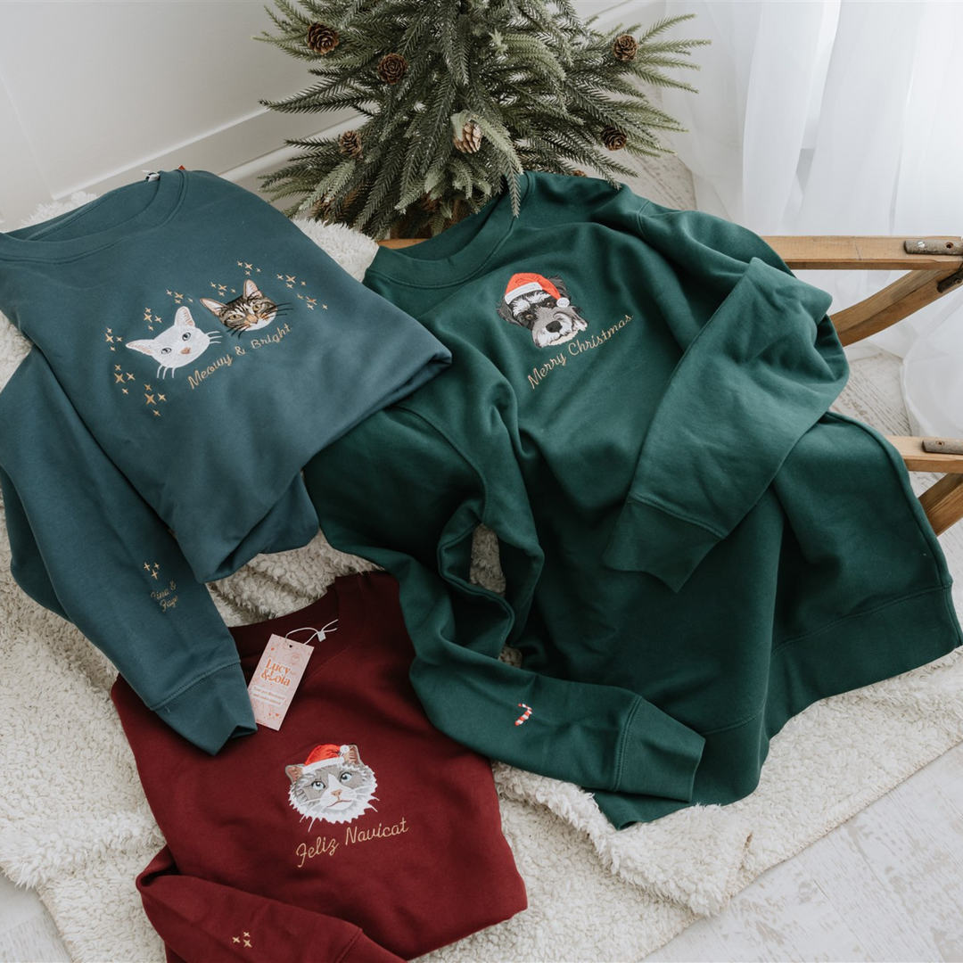 Gepersonaliseerde kersttrui voor unisex, met geborduurd huisdierportret. Warm en comfortabel voor de feestdagen.