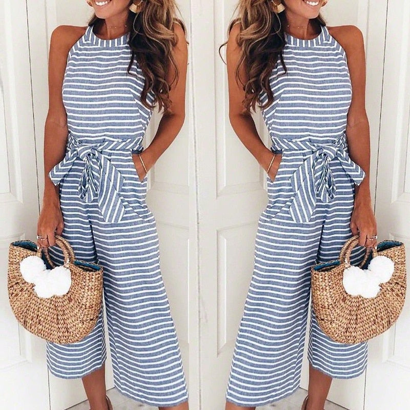 Modern gestreept dames jumpsuit, ideaal voor strandkleding of een casual zomerse dag, met halterhals.