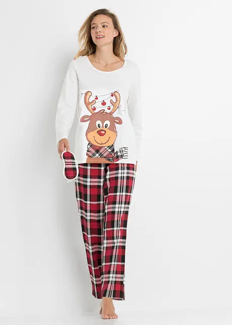 Lachende kinderen in hun matchende kerstpyjama's, perfecte kinderpyjama set voor gezellige feestdagen thuis.