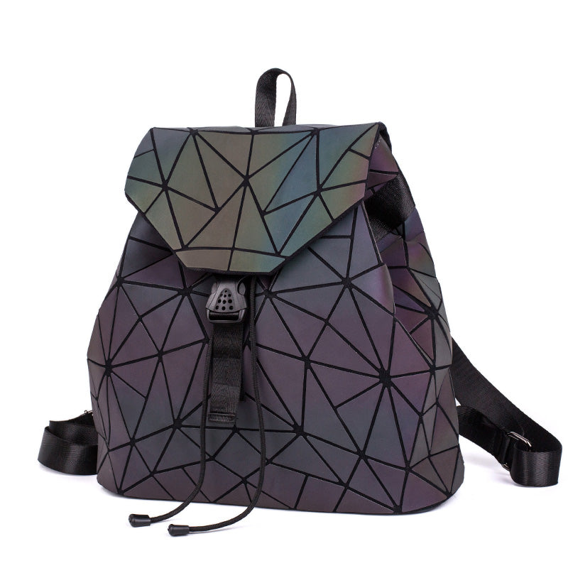 Stoere Gina glow in the dark rugzak voor dames met uniek geometrisch patroon; perfect mode accessoire.