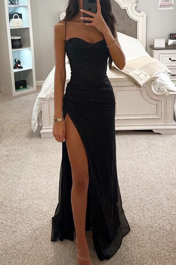 "Glamoureuze pailletten maxi jurk met hoge split, zijaanzicht, flatterende pasvorm voor elegante evenementen."