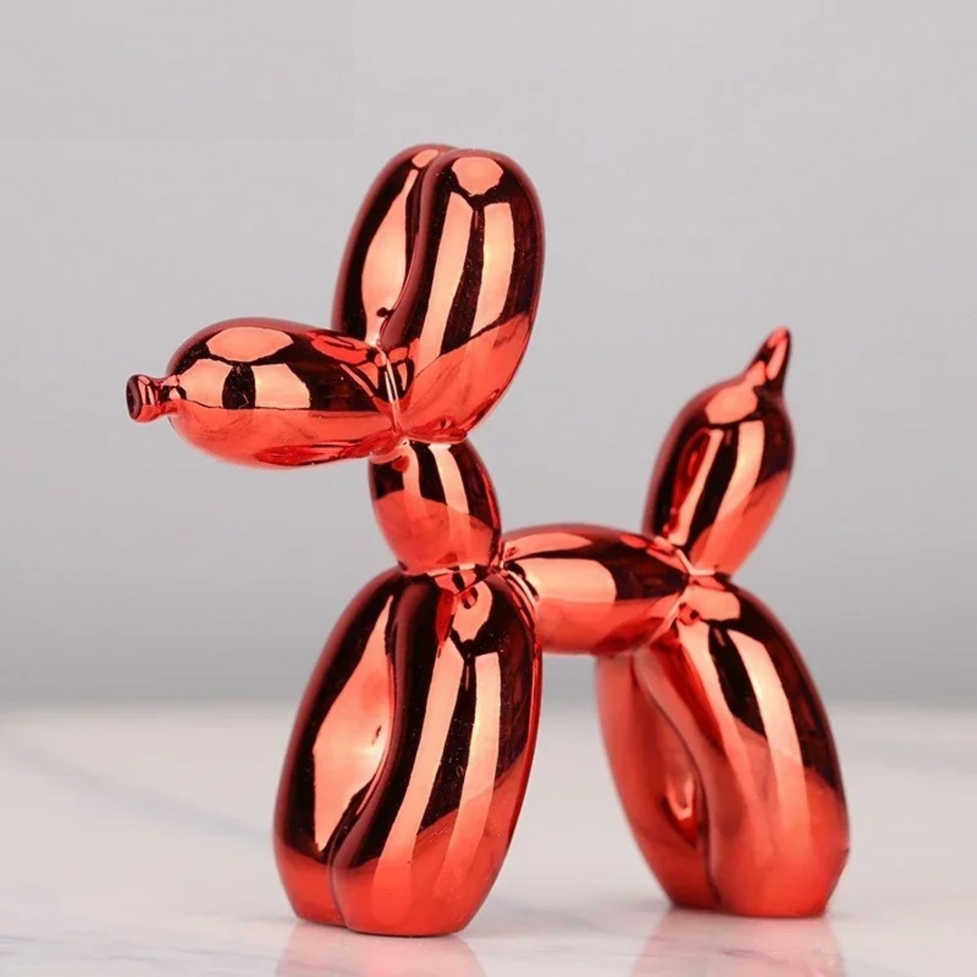 Levendige ballonhond sculptuur, glanzend woondecoratie kunstobject. Modern interieur design.