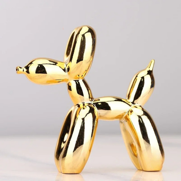 Artistieke ballonhond sculptuur, een modern kunstobject. Pop-art design voor woondecoratie.