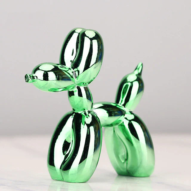 Speelse ballonhond sculptuur, moderne woondecoratie. Glanzend design figuur als interieur accent.