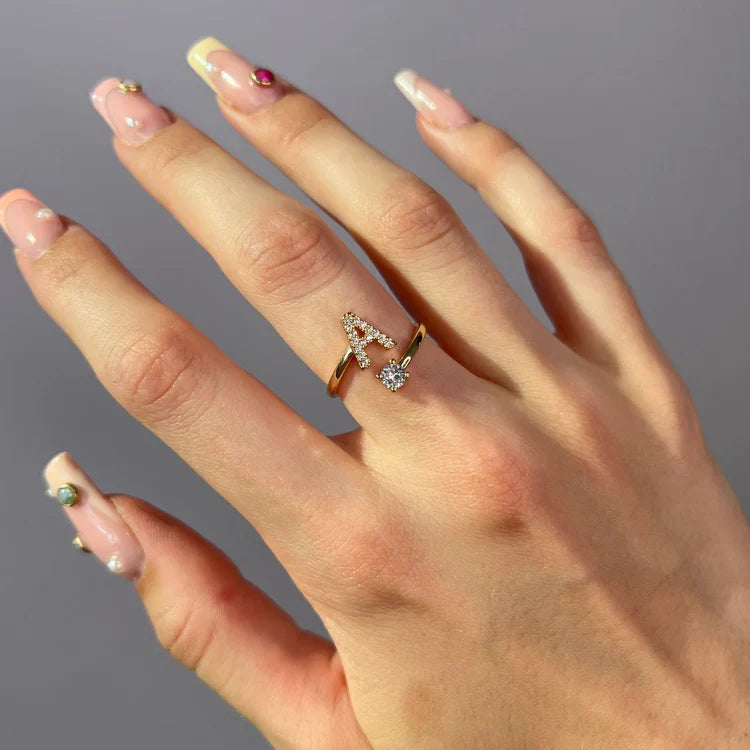 Gepersonaliseerde letterring RVS in goudkleur, ideaal cadeau voor vrouw.