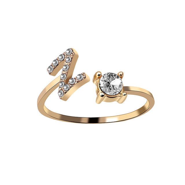 Gouden RVS initialenring met jouw letter, verstelbaar en elegant design.