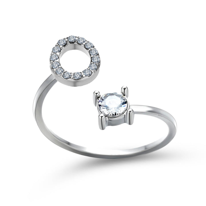 Minimalistische letterring zilver, RVS, verstelbaar, voor dagelijks gebruik.