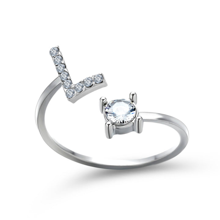 Dames verstelbare initialenring in zilver, modern en minimalistisch.