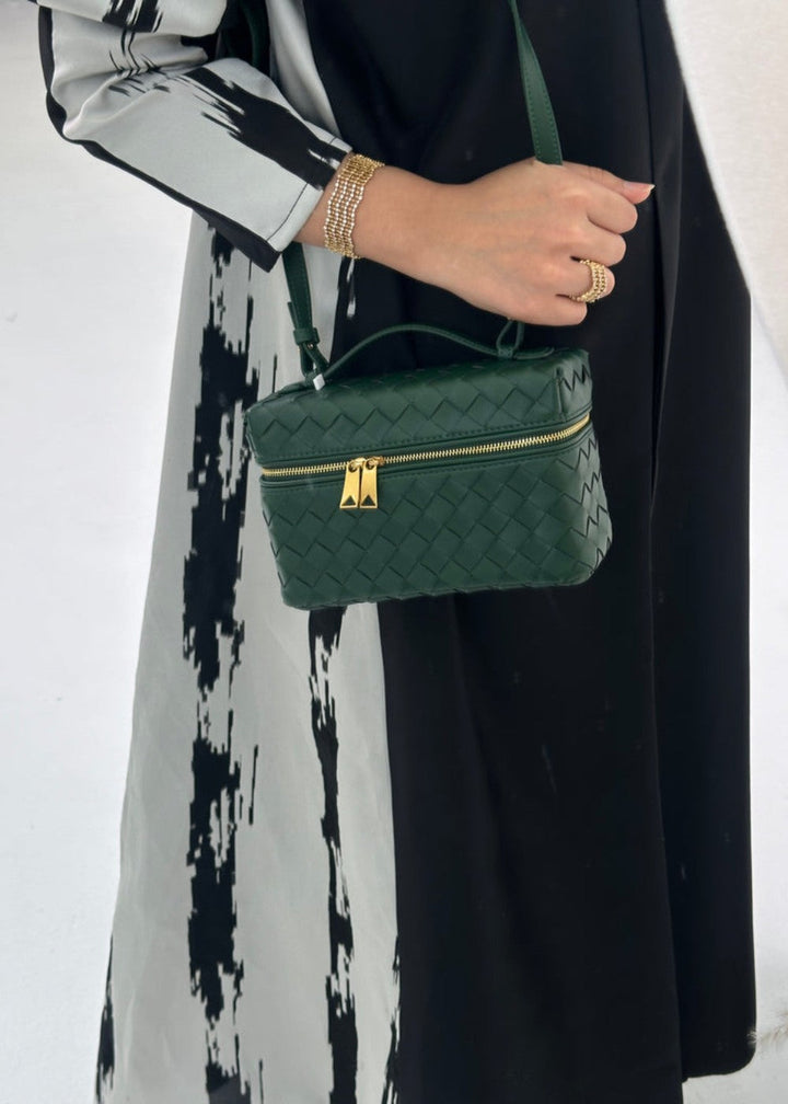 Detailopname van het luxe gevlochten leerpatroon van de Valeska schoudertas voor dames
