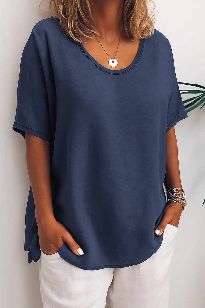 Grijs linnen T-shirt voor dames, luchtig en stijlvol met ronde hals, perfect voor casual zomerdagen.