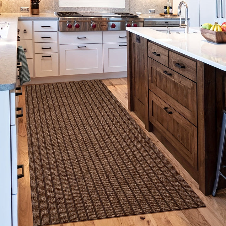 Hoogwaardige GripLuxe antislip loper, wasbaar polyester tapijt, duurzaam voor binnen & buiten.