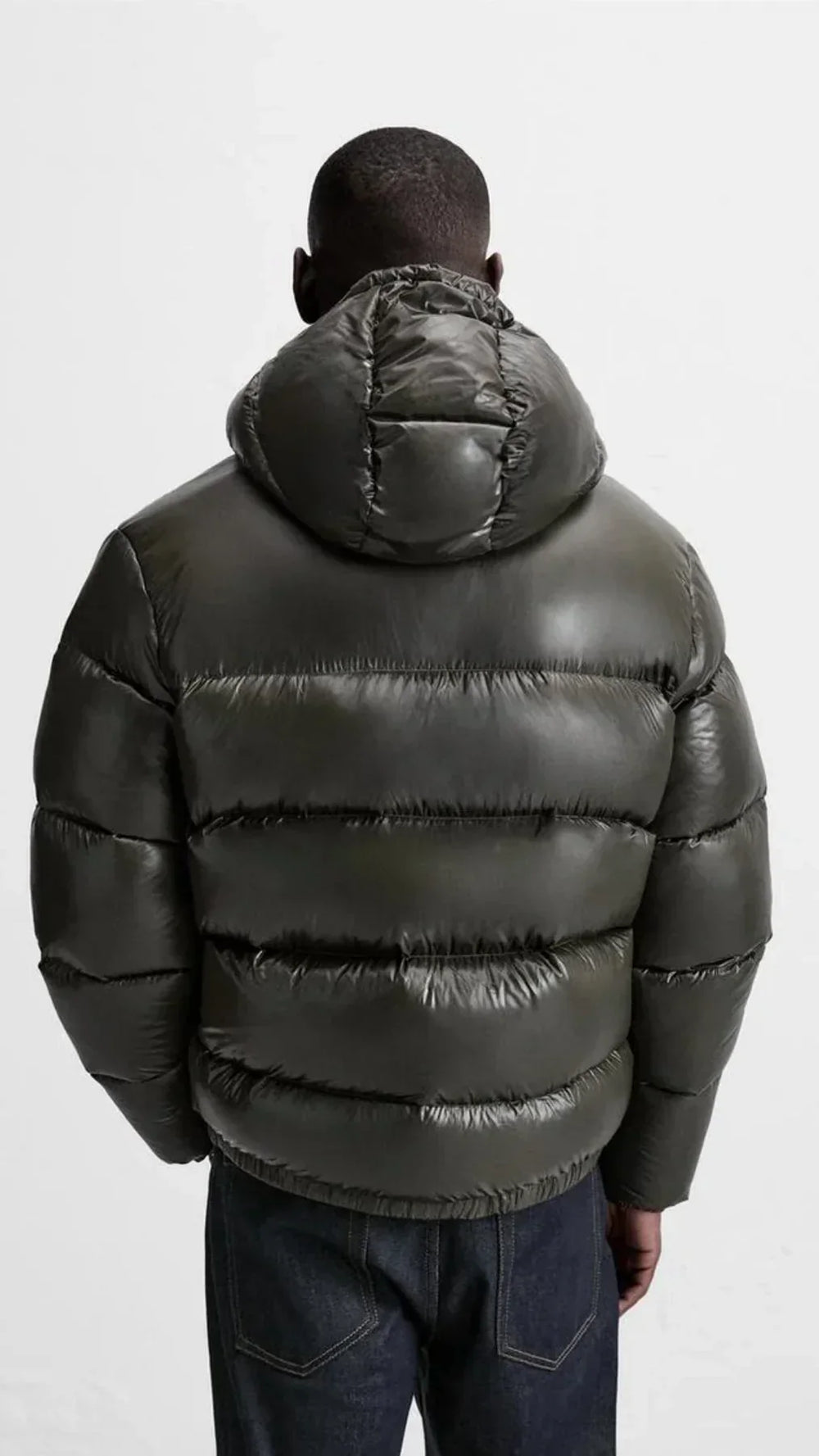 Zwart uniseks donsjack, comfortabel en warm, de perfecte winterjas voor heren en dames.
