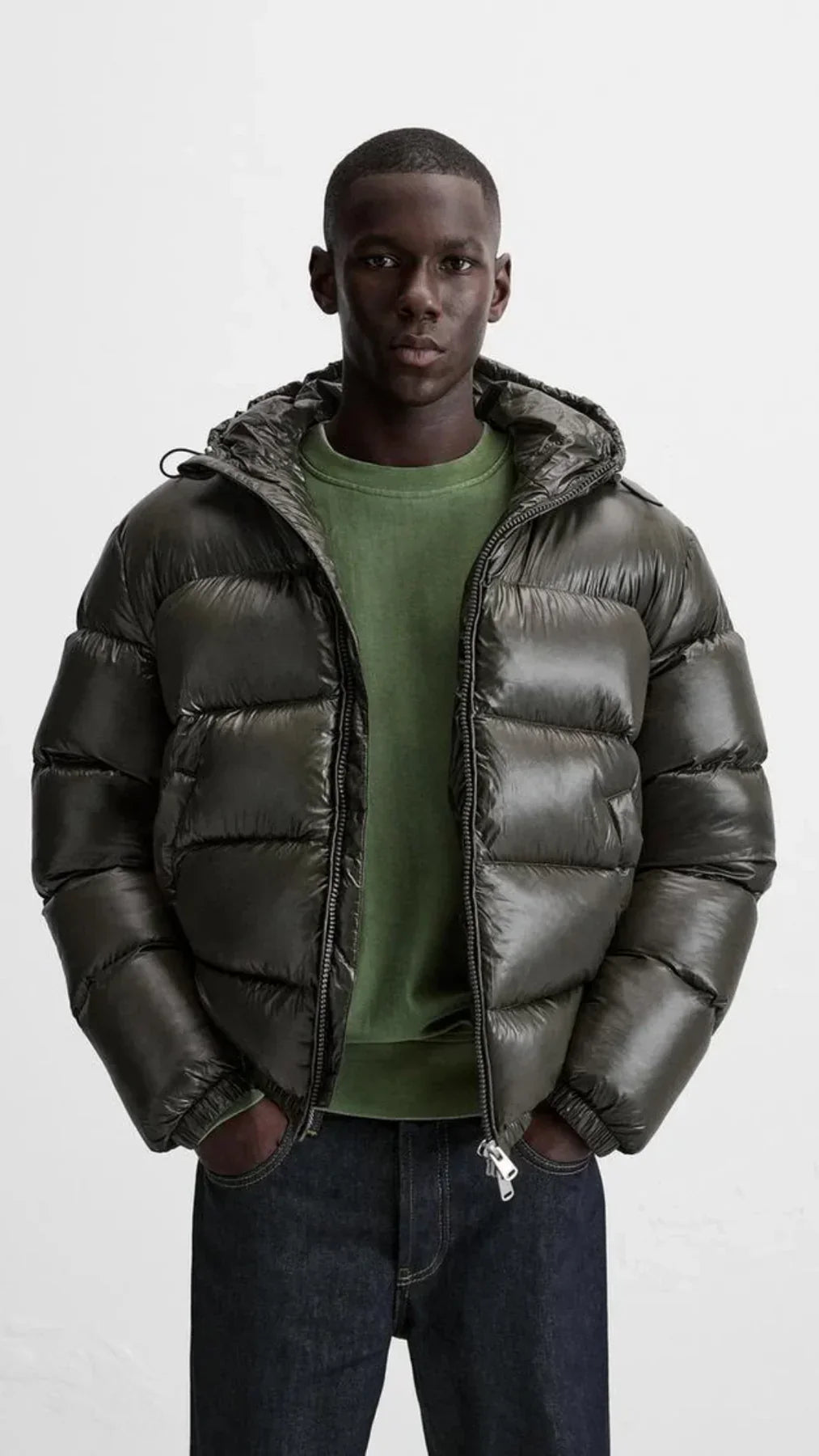 Lichtgewicht Aspen donsjack, warm en stijlvol, essentieel voor koude winterdagen en buitenkleding.