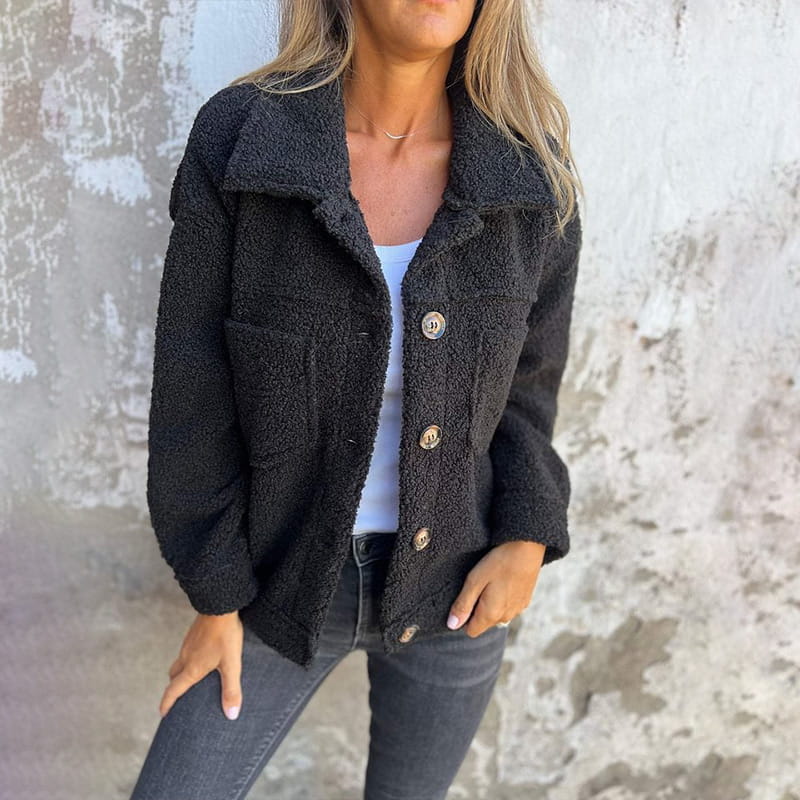 Roze modieuze dames button-down jas, perfect als casual en comfortabele shacket. Ideaal voor vrijetijdskleding.