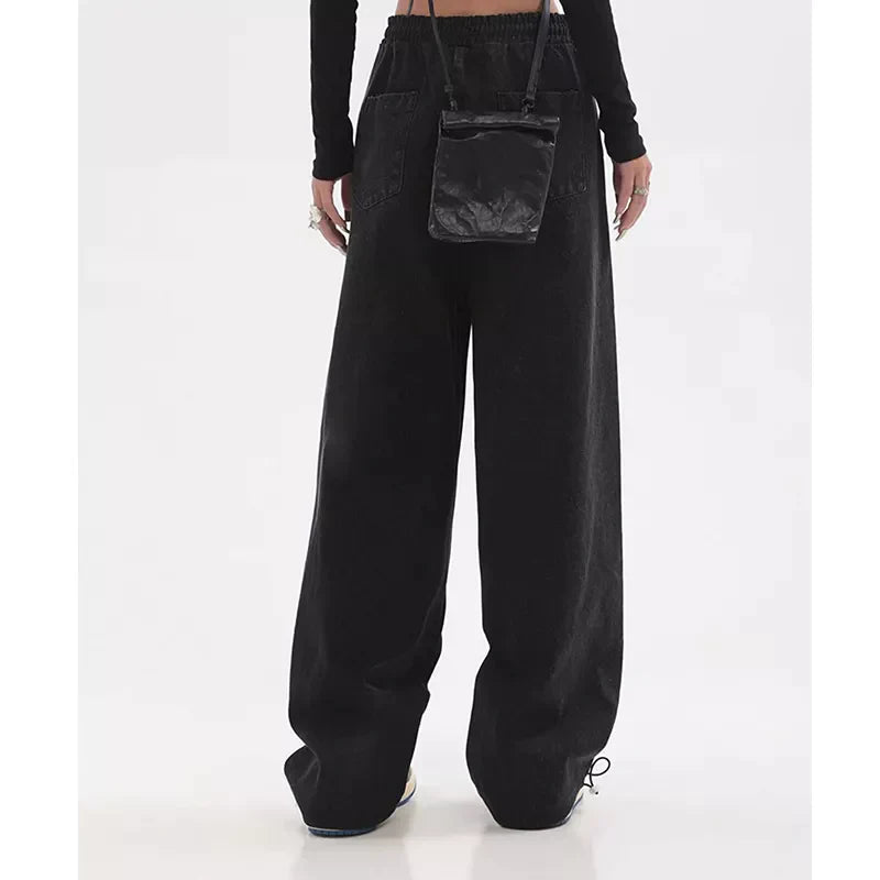 Detail van de comfortabele, hoge taille van de trendy dames joggingbroek.