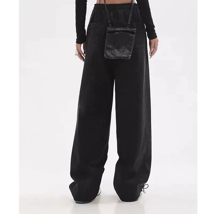 Detail van de comfortabele, hoge taille van de trendy dames joggingbroek.