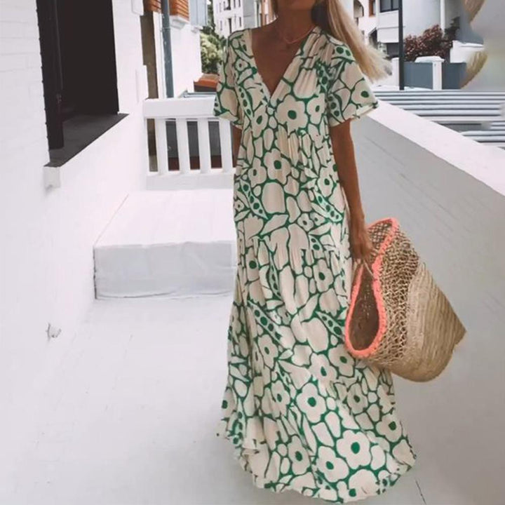 Groene dames maxi jurk met levendige print, korte mouwen en comfortabele A-lijn pasvorm voor de zomer.