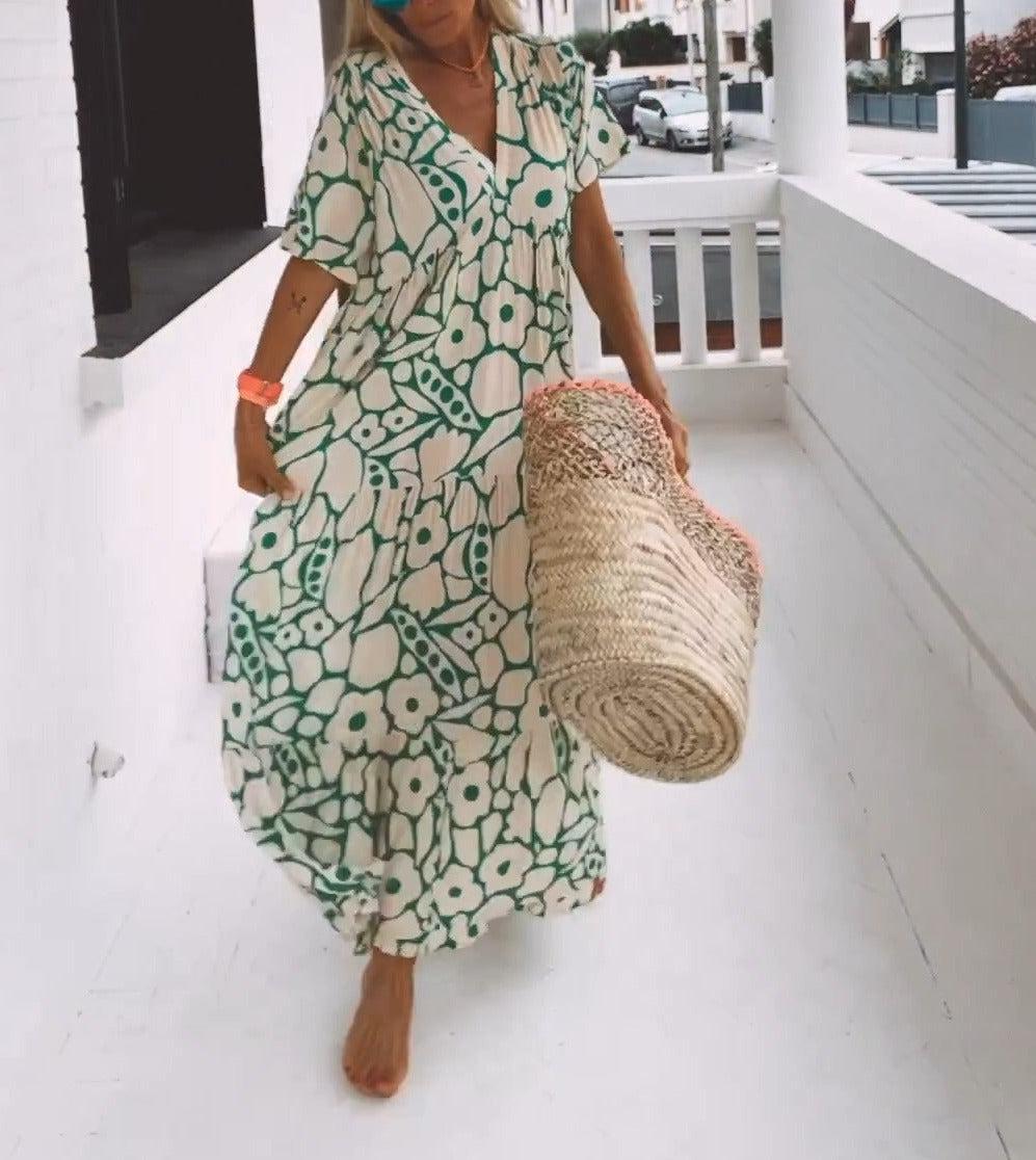 Dames groene maxi jurk met zomerse print, V-hals en korte mouwen, ideaal voor een comfortabele look.