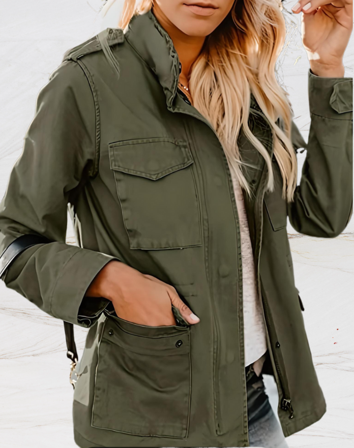 Groene dames utility anorak jas: stijlvol, praktisch en perfect als overgangsjas voor lente/herfst.