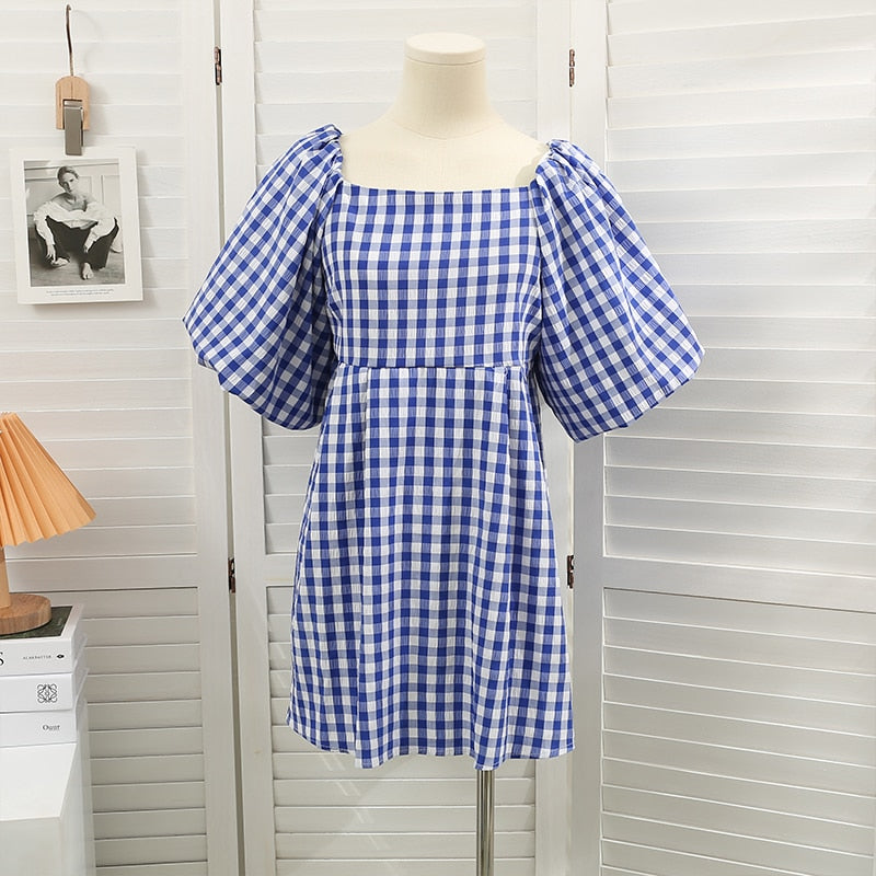 Blauwe casual zomerjurk met vierkante halslijn en korte puffmouwen, ideaal voor dagelijks gebruik.