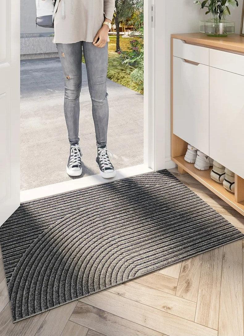 Grijze zijden deurmat met antislip. Perfecte moderne vloermat voor entree en huisdecoratie.