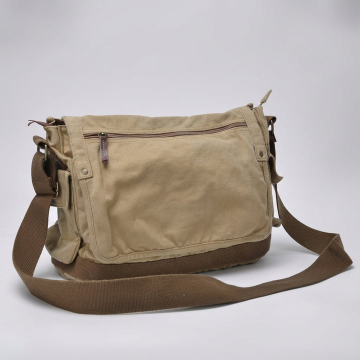 Robuuste groene canvas messenger tas met vintage look, ideaal als laptoptas of dagelijkse werktas.