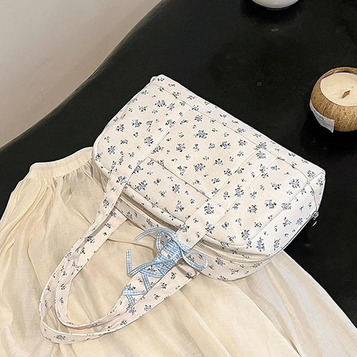Compacte maar ruime canvas duffeltas met lint, ideaal als handbagage voor dames.