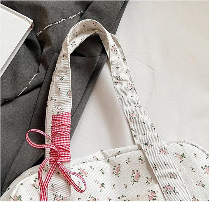 Ruime canvas handbagage tas voor dames met chic lint, perfect voor reis en weekendje weg.