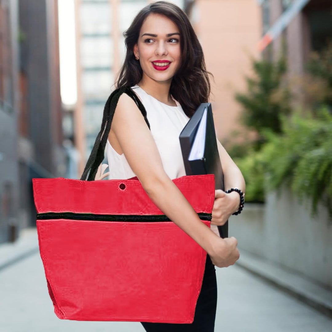 Praktische opvouwbare tote met wielen, voor gemakkelijk transport van boodschappen.