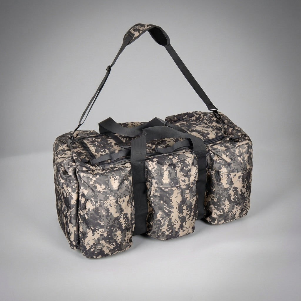 Open TactiCarry kampeertas/duffeltas toont ruime opbergmogelijkheden, ideaal voor reizen en outdoor sport.
