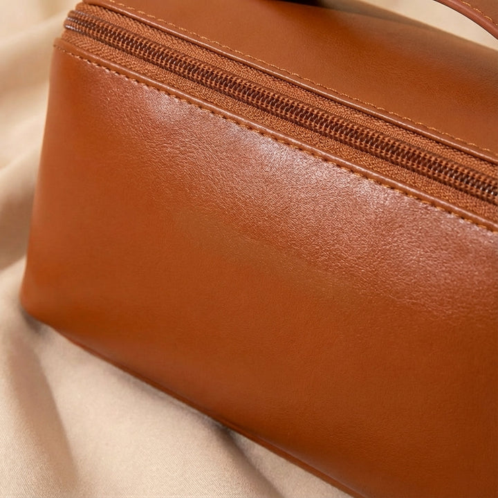 Vierkante toilettas van Beautique, perfect als reisorganizer voor al je beauty accessoires.