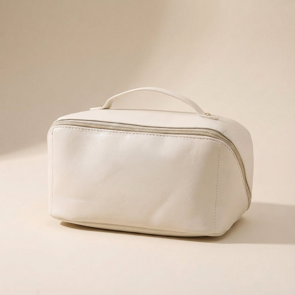 Draagbare beautycase vierkant, ruim interieur voor efficiënt opbergen van cosmetica tijdens reizen.