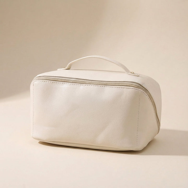 Draagbare beautycase vierkant, ruim interieur voor efficiënt opbergen van cosmetica tijdens reizen.
