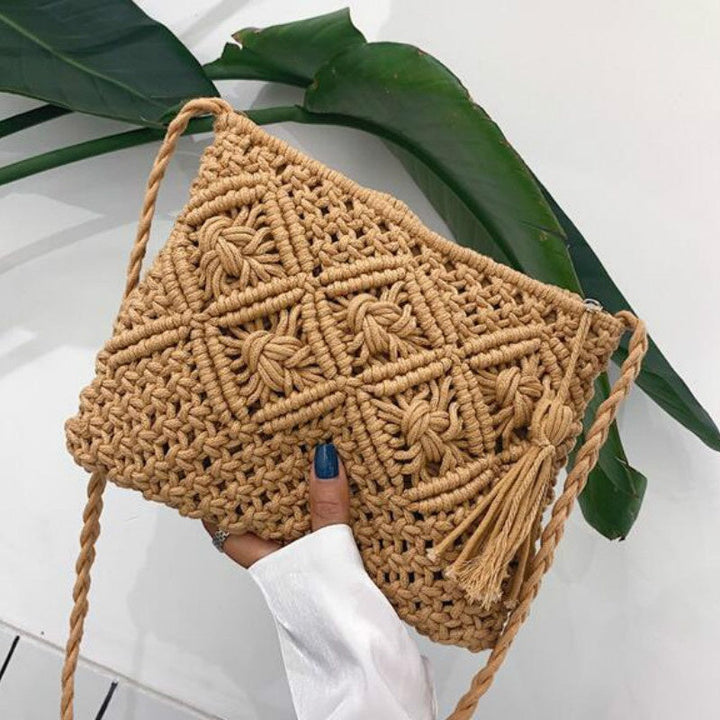 Boho-chic Gwen geweven damesschoudertas, perfecte beige zomertas voor een elegante en relaxte stijl.