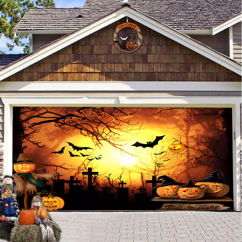 Unieke Halloween garagedeurdecoratie, van herbruikbaar polyester, met een zombie-hand motief.