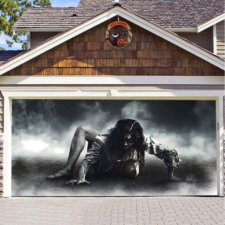 Sfeervolle Halloween garagedeurdecoratie, creëert een perfecte griezelige ambiance voor je huis.