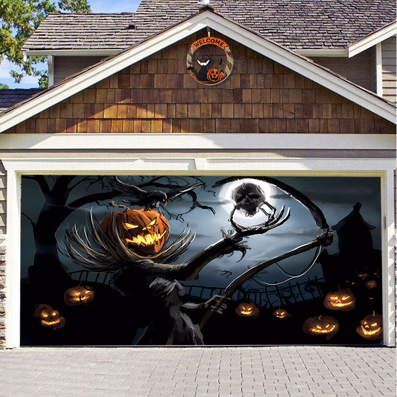 Eenvoudige, maar effectieve Halloween garagedeurdecoratie voor een spookachtig welkom.