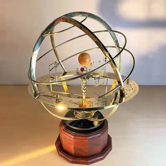 Handgemaakt zonnestelselmodel Grand Orrery met gedetailleerde planeten, educatief en decoratief.
