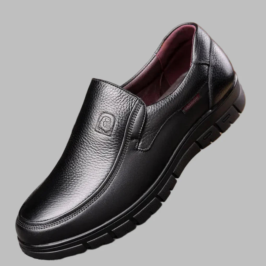 Stijlvolle heren instappers van premium leer, ademend en warm, voor maximaal comfort en elegantie.