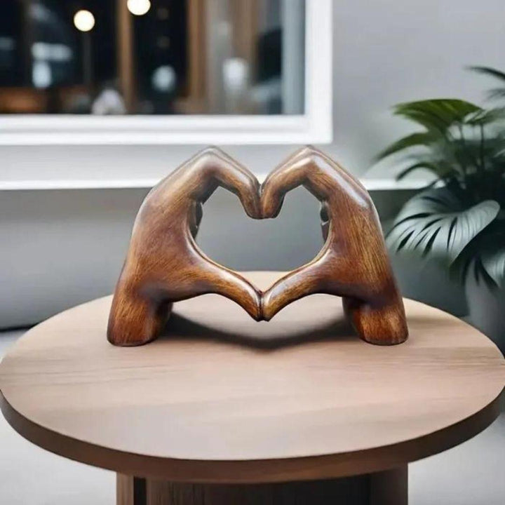 Rustiek handgesneden hartdecoratie, uniek liefdessymbool. Ideaal voor moderne woonstijl, duurzame kwaliteit.