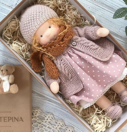 Troostende handgemaakte Waldorf speelpop, zacht en veilig kinderspeelgoed voor elk kind.