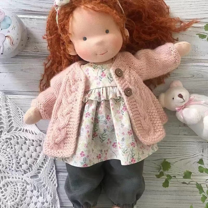 Duurzame handgemaakte Waldorf pop, ontworpen voor jarenlang fantasiespel en plezier.