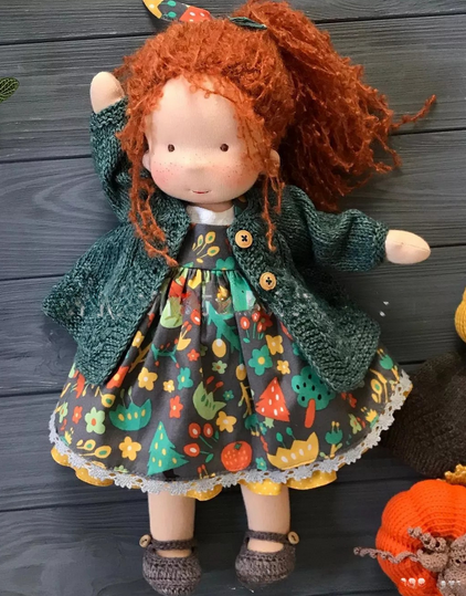 Eenvoudige, zachte Waldorf speelpop, stimuleert de verbeelding en creativiteit van kinderen.