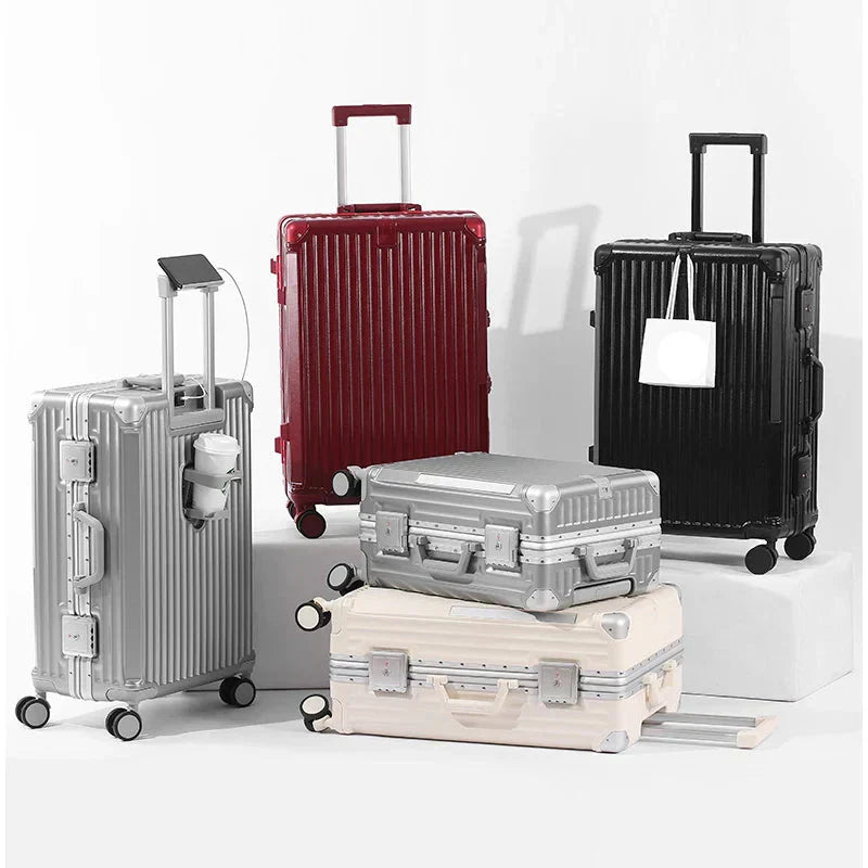 Harde Tallinn koffer met stevig aluminium frame en TSA slot voor veilige reizen. Duurzame handbagage trolley.