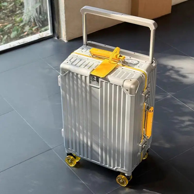 Ruime hardschaal reiskoffer voor georganiseerde bagage, ideaal voor lange en korte vakanties.