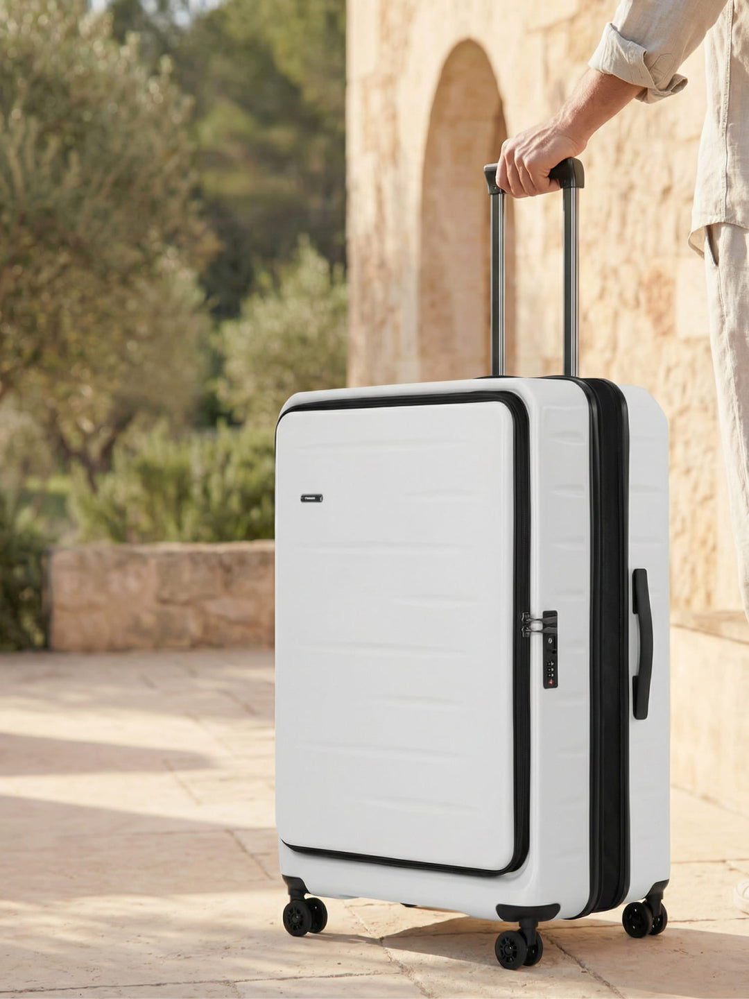 Moderne reiskoffer, hardschalig en uitbreidbaar, perfect voor handbagage met TSA-slot en 360° spinnerwielen.