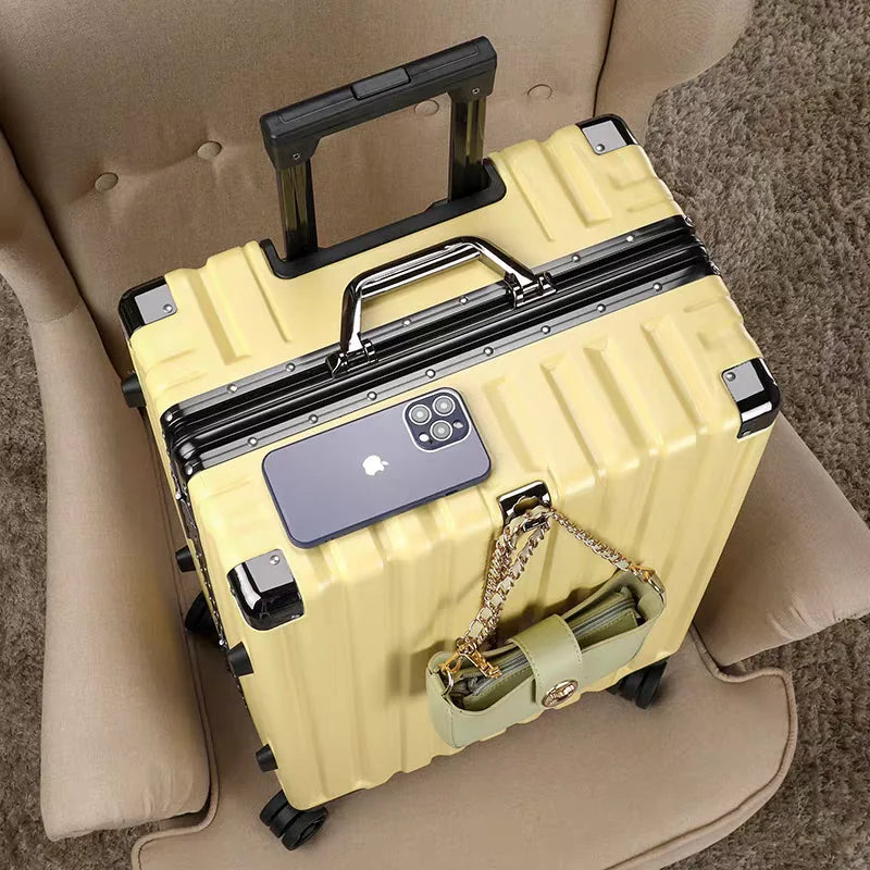 Compacte hardshell koffer met aluminium frame en cijferslot, perfect voor handbagage of korte trips.